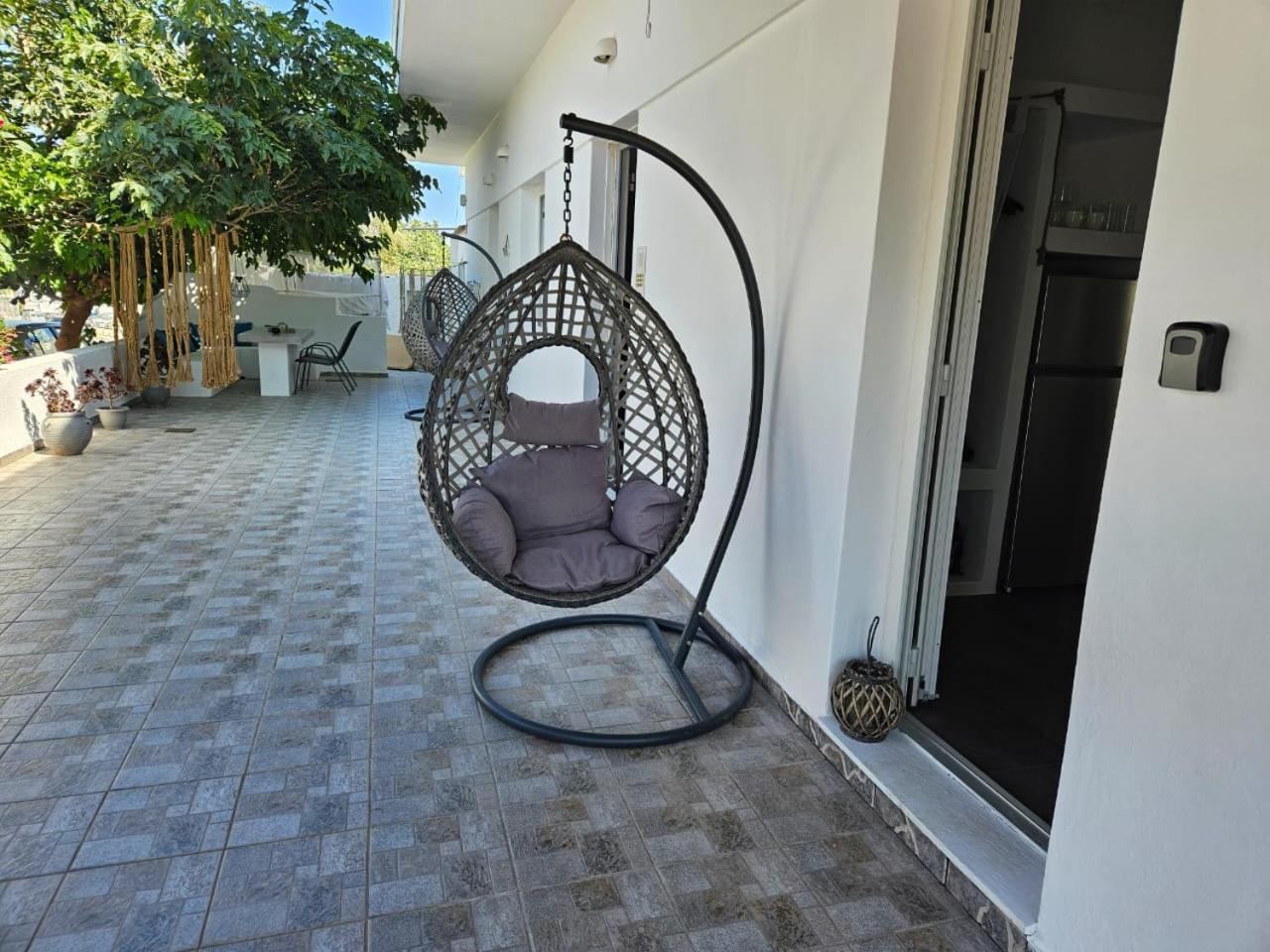 Eris Studios Adamantas  Luaran gambar
