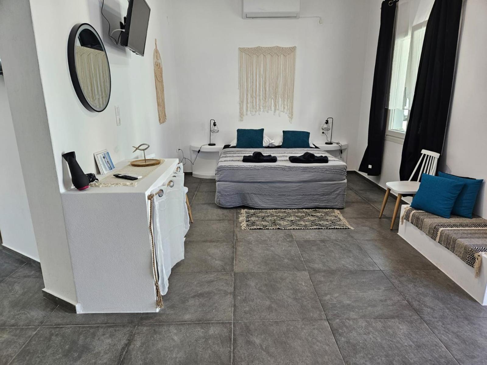 Eris Studios Adamantas  Luaran gambar