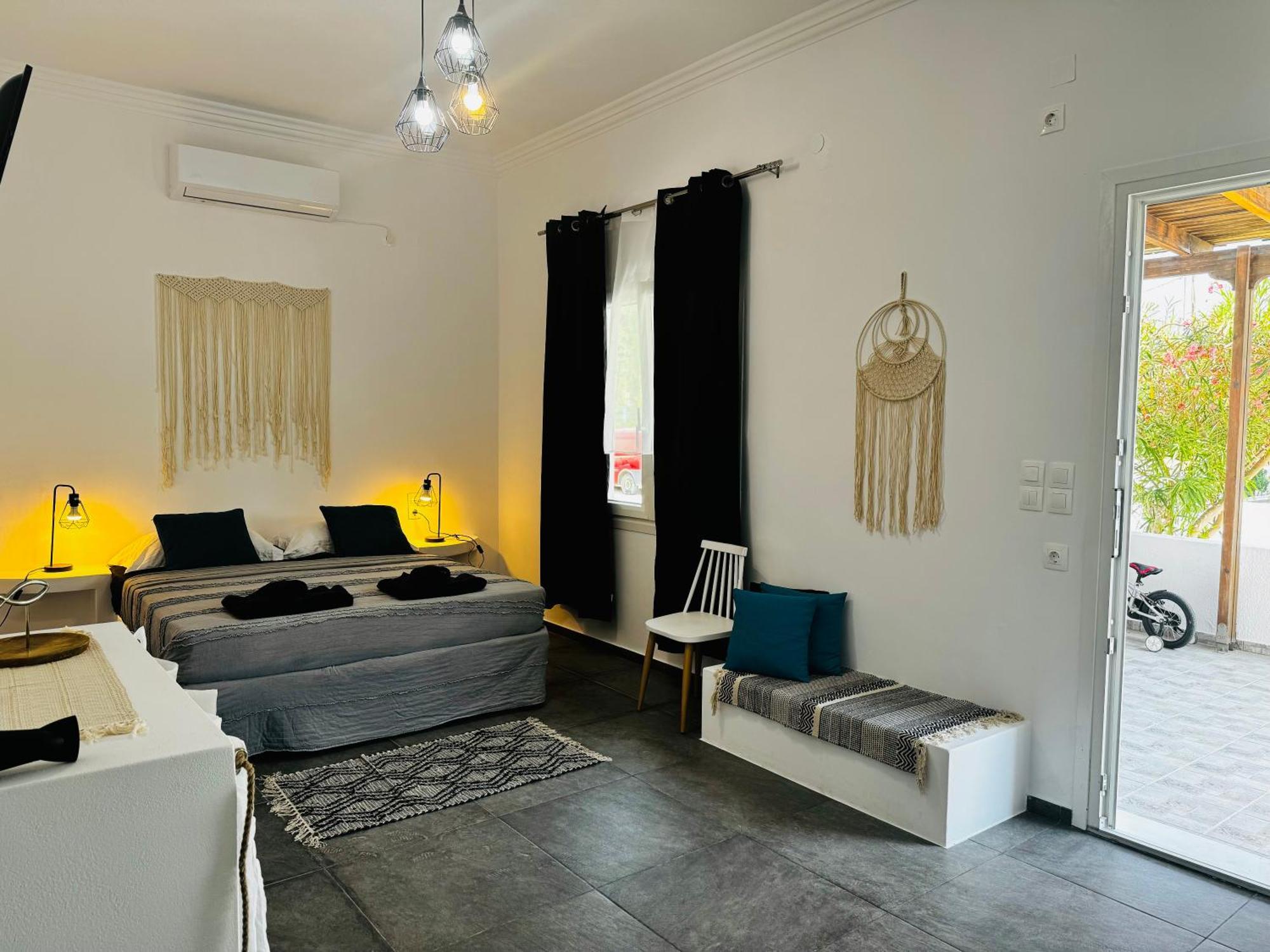 Eris Studios Adamantas  Luaran gambar