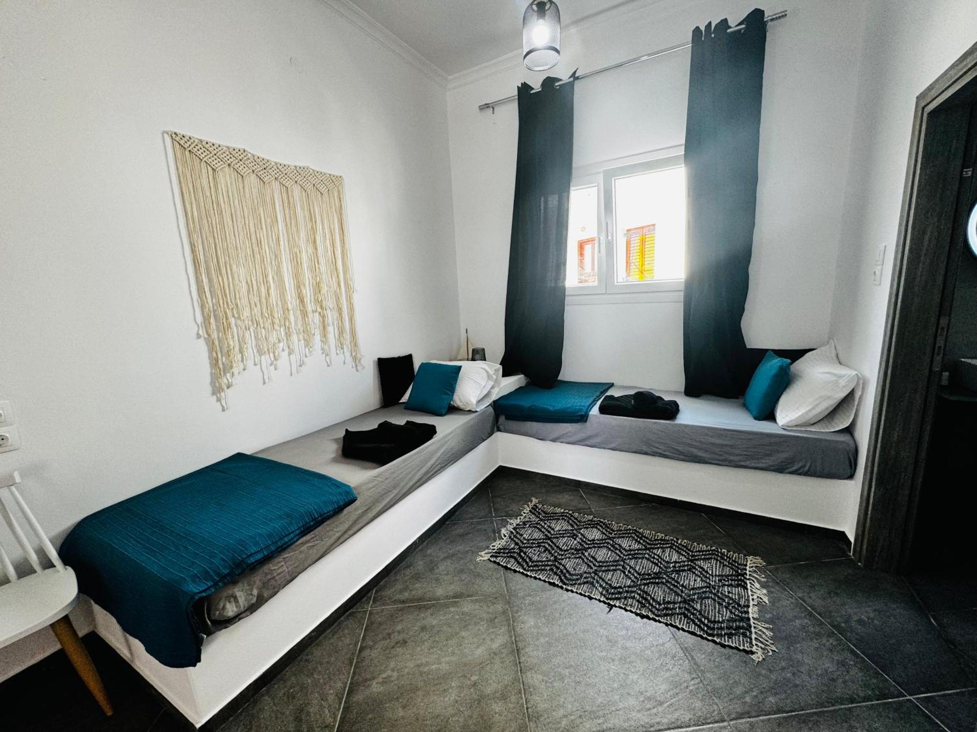 Eris Studios Adamantas  Luaran gambar