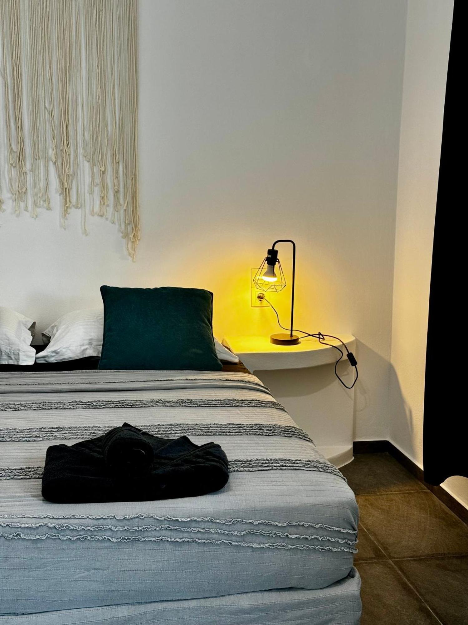 Eris Studios Adamantas  Luaran gambar